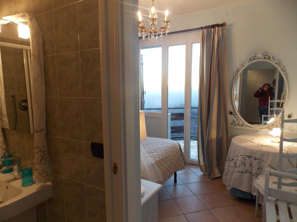B&B Le Camelie Del Bosco Baiardo 객실 사진