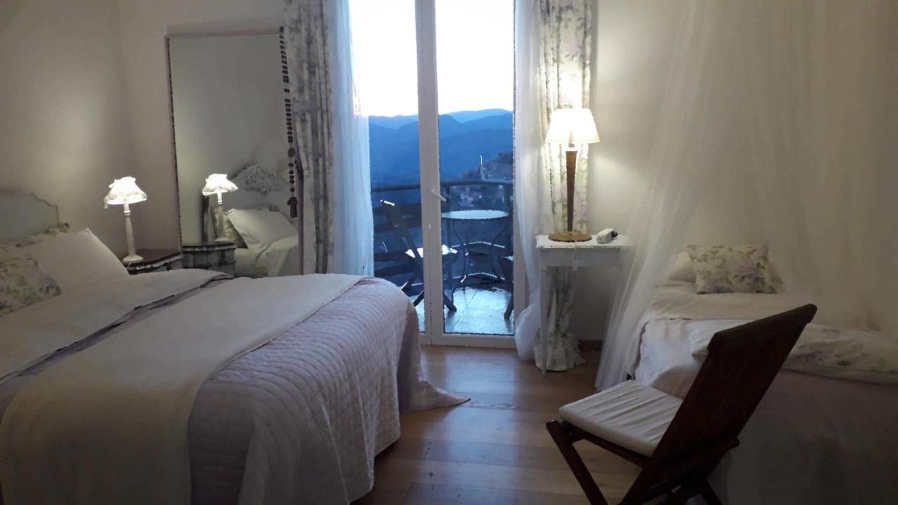 B&B Le Camelie Del Bosco Baiardo 외부 사진